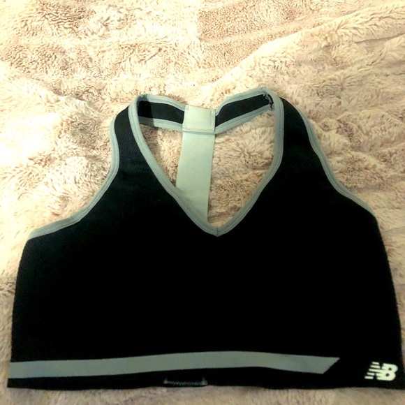 Under Armour sports Bra. SEAMLESS!!! - Picture 1 of 5